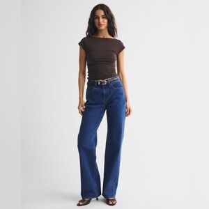 Abercrombie & Fitch High Rise 90s Relaxed Jean in Medium